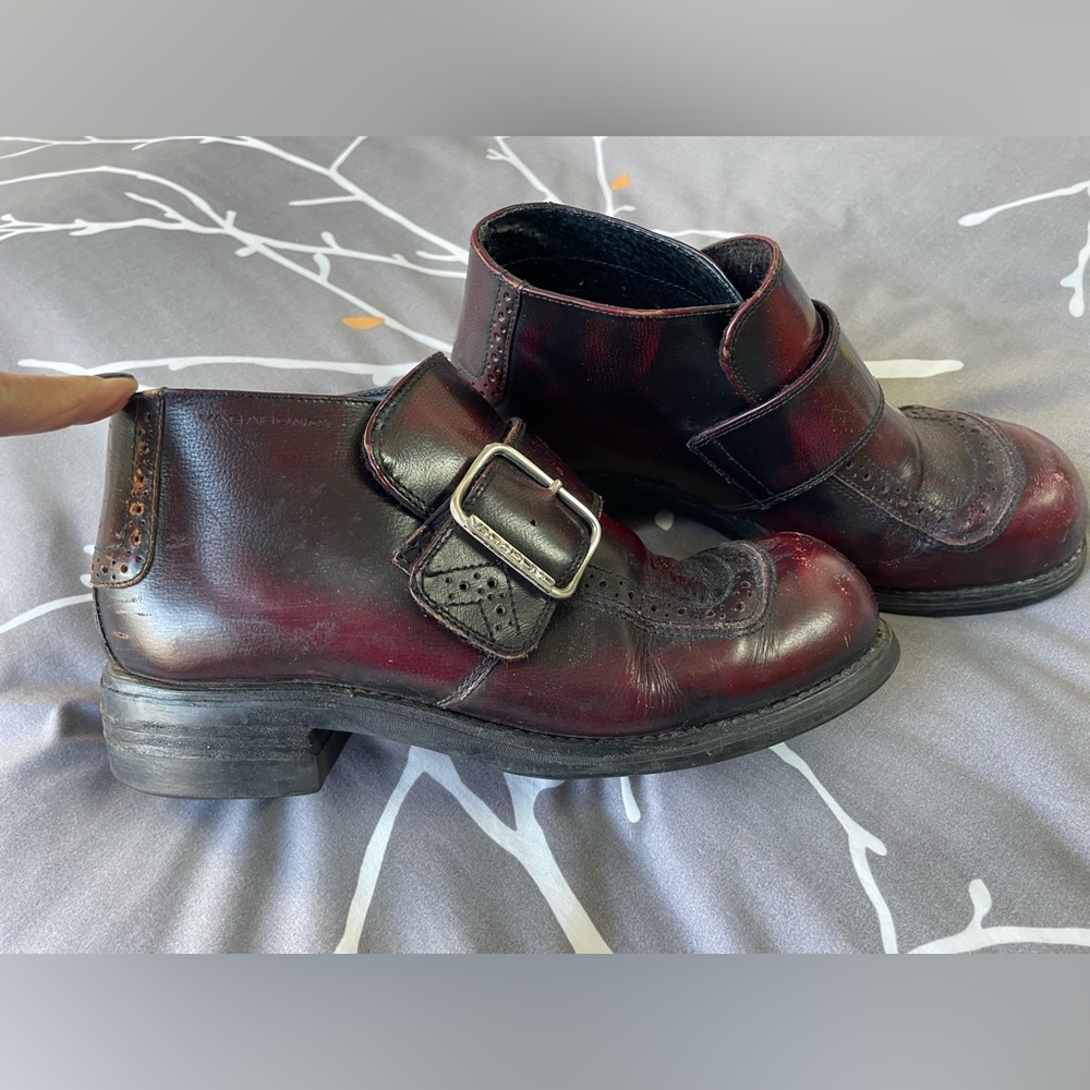 Vagabond ~ Punk Famous Shoemakers 
Vintage Leather ankle boots.